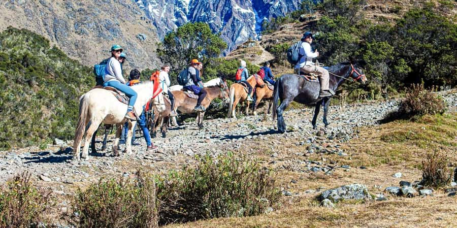 From Cusco: Humantay Lake with Breakfast and Lunch Buffet - The one-hour descent to Soraypampa