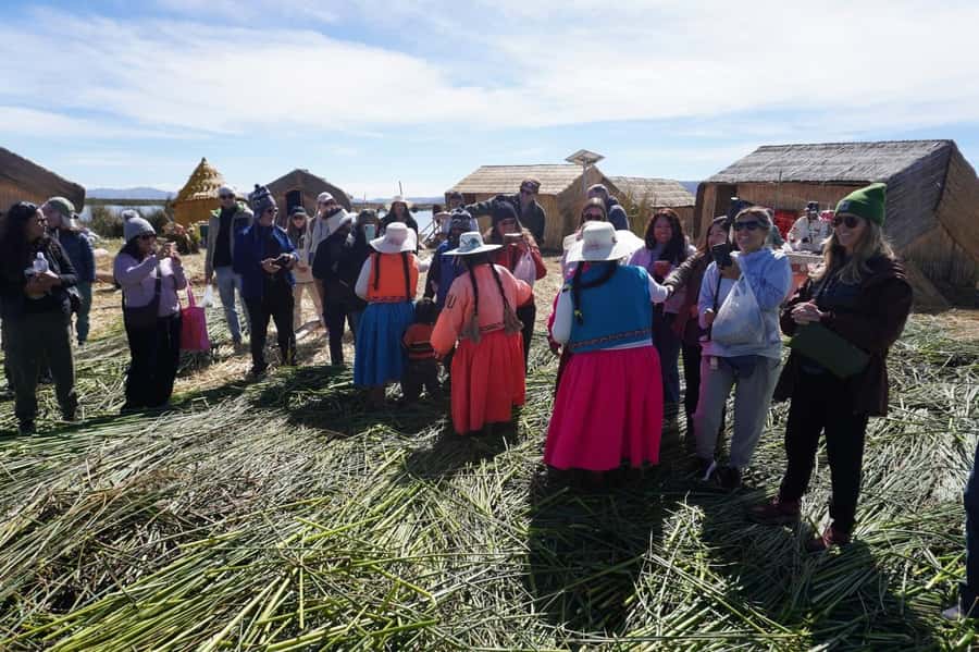 From Cusco: Lake Titicaca, Uros and Amantani by sleeper bus - Is $90 a fair price?