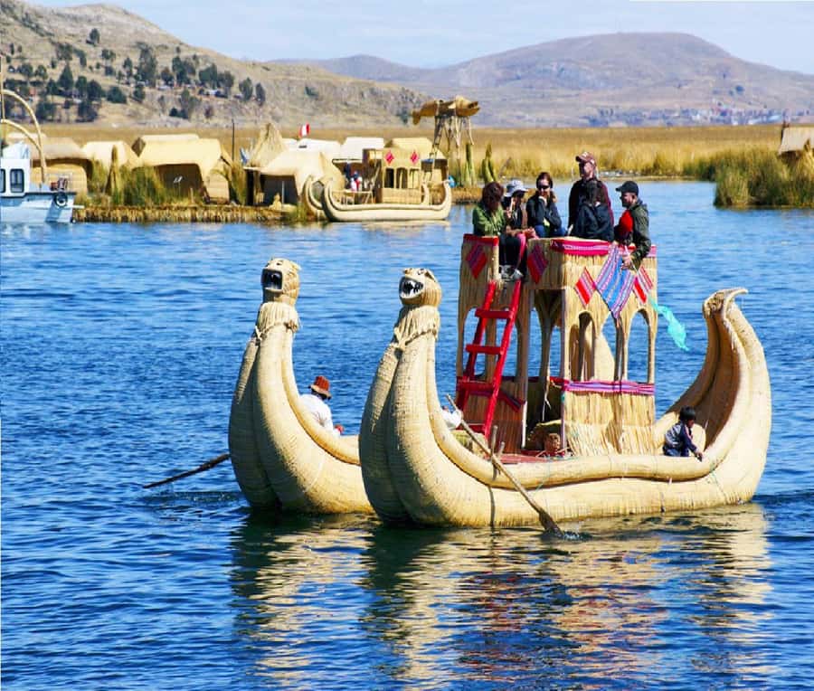 From Cusco: Lake Titicaca with a visit to Uros and Taquile - Lunch in Sicuani breaks up the long road