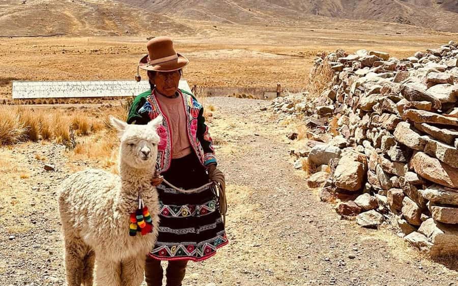 From Cusco: Titicaca lake with the route of the sun in 2 day - Pucará and the Hatun Aqac sculpture