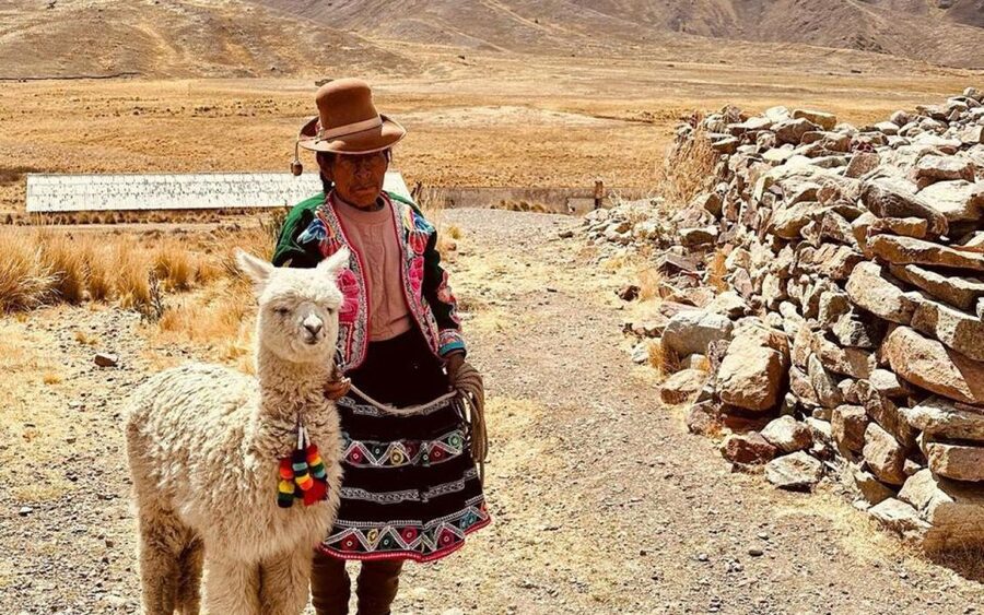 From Cusco: Titicaca lake with the route of the sun in 2 day - Taquile Island and its textile tradition