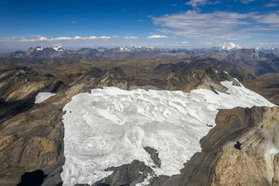 From Huaraz: Tour to the Pastoruri Glacier and Puya Raimondi - Puma Pampa and the carbonated water source