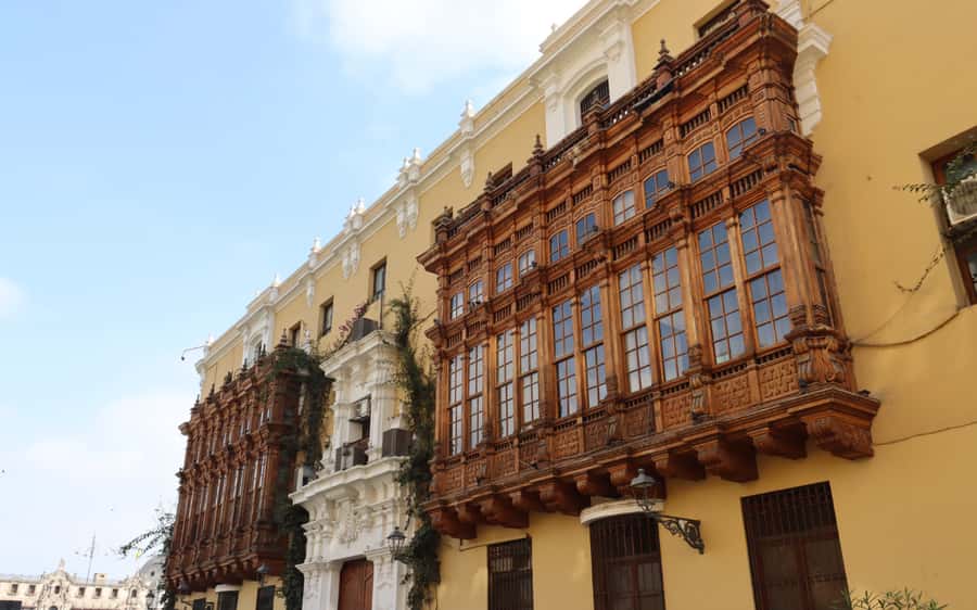 From Lima: City Tour with Catacombs & Pachacamac Inka Ruins - Plaza San Martín and the civic face of Lima
