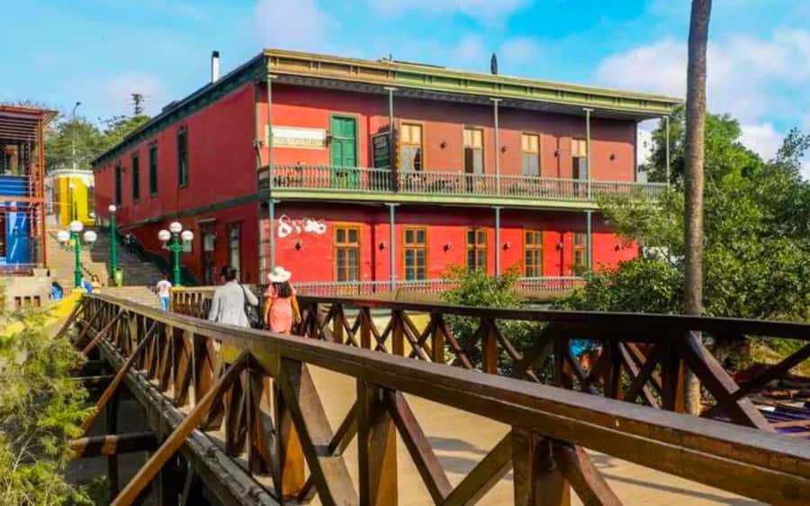 From Lima: Miraflores, Barranco & San Isidro Guided Tour - Barranco: murals, romance, and the Bridge of Sighs
