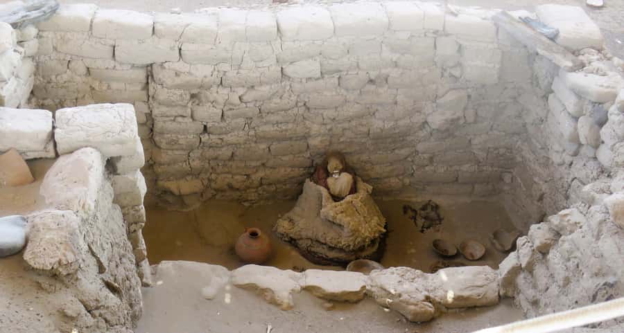 From Nazca: Chauchilla Cemetery Tour and Artisans Workshop - What the guided explanation adds
