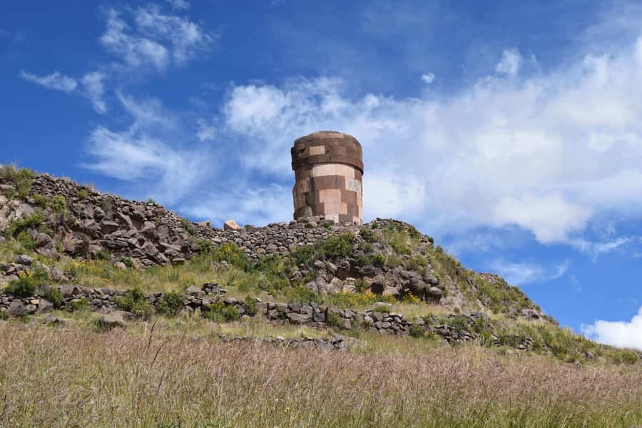 From Puno: 4h tour to Sillustani - The 40-minute ride across the altiplano
