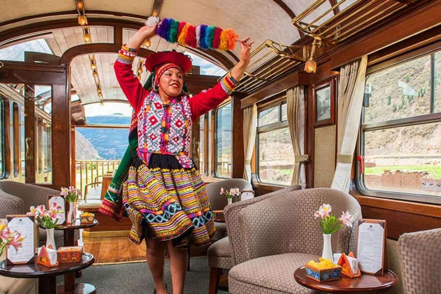 From Puno: Travel to Cusco in Titicaca Train All Inclusive - Lunch in the restaurant cars