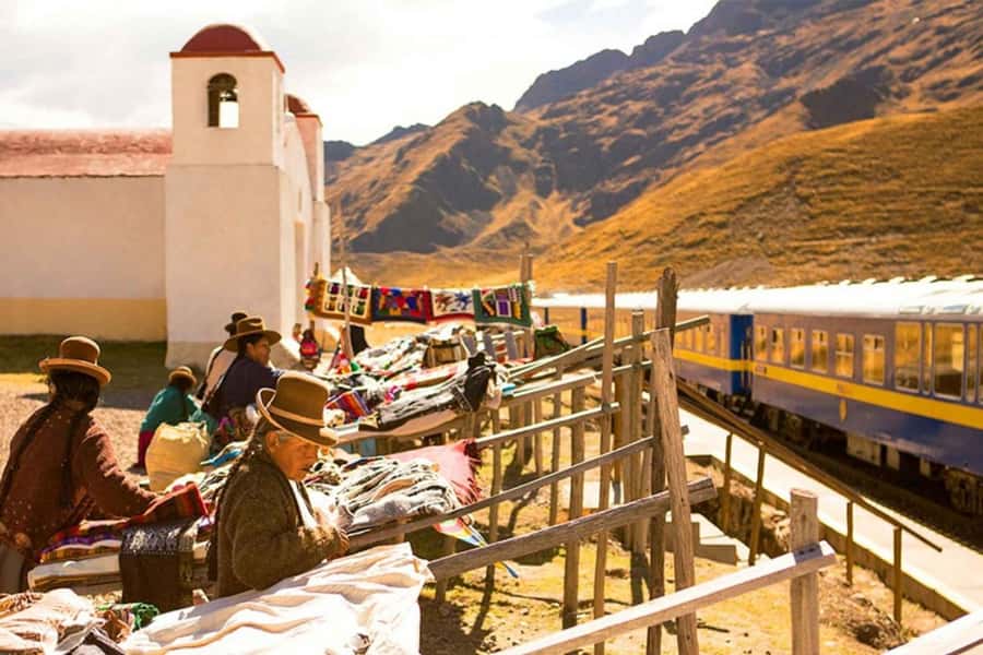 From Puno: Travel to Cusco in Titicaca Train All Inclusive - Getting to your Cusco hotel