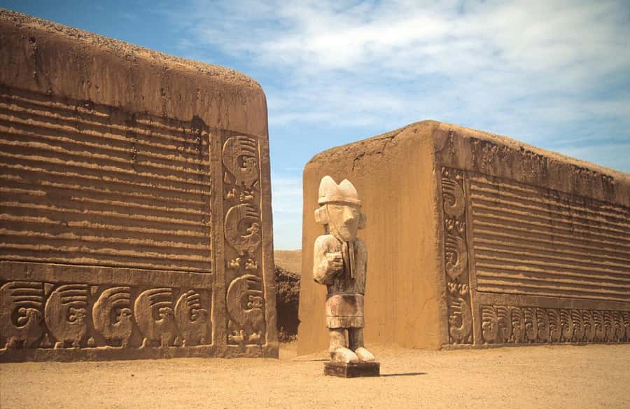 From Trujillo: Temple of the Moon and Sun and Chan Chan - Lunch creates a needed pause