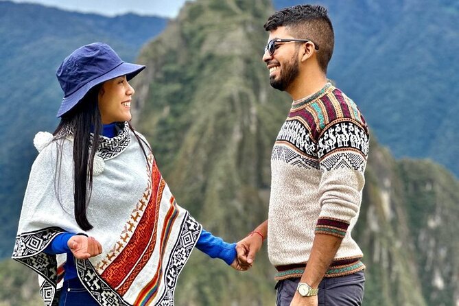 Full Day Private Guided Tour in Machu Picchu - Finding your guide in Aguas Calientes