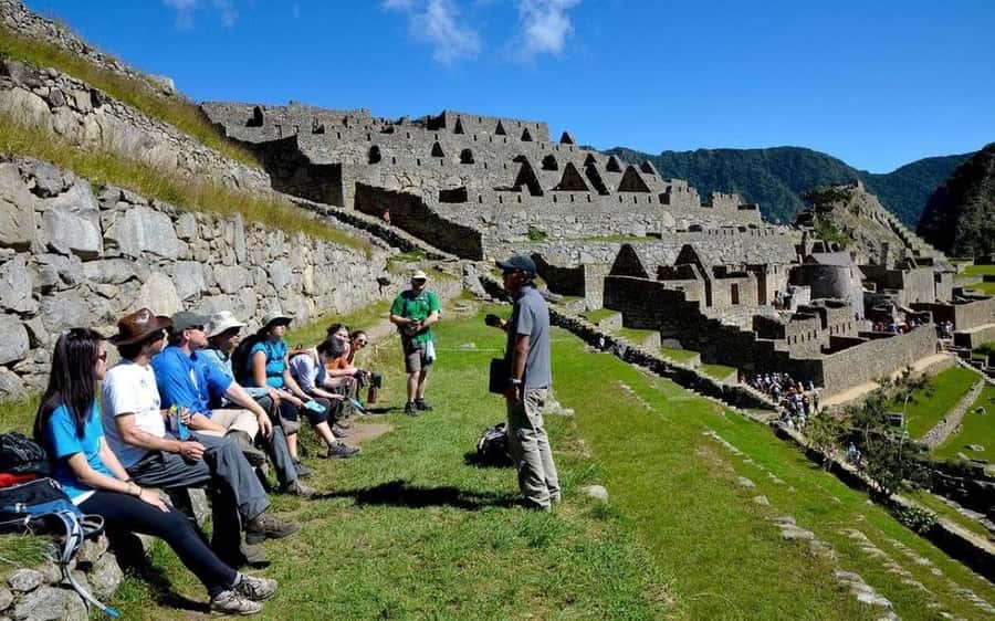 Guide in Machu Picchu - The Guardian’s House and the famous photo stop