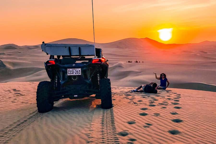 Huacachina: Buggy en las Dunas al Atardecer y Sandboarding - Photo stops above the oasis and desert