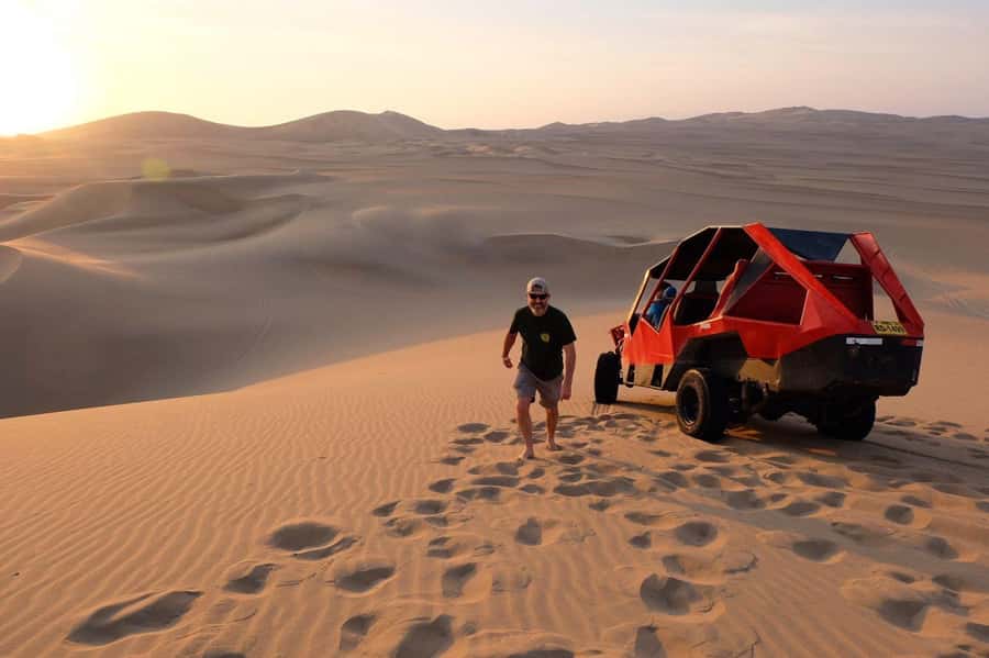 Huacachina: Sandboarding and 4x4 Desert Adventure - Learning the first sandboarding technique