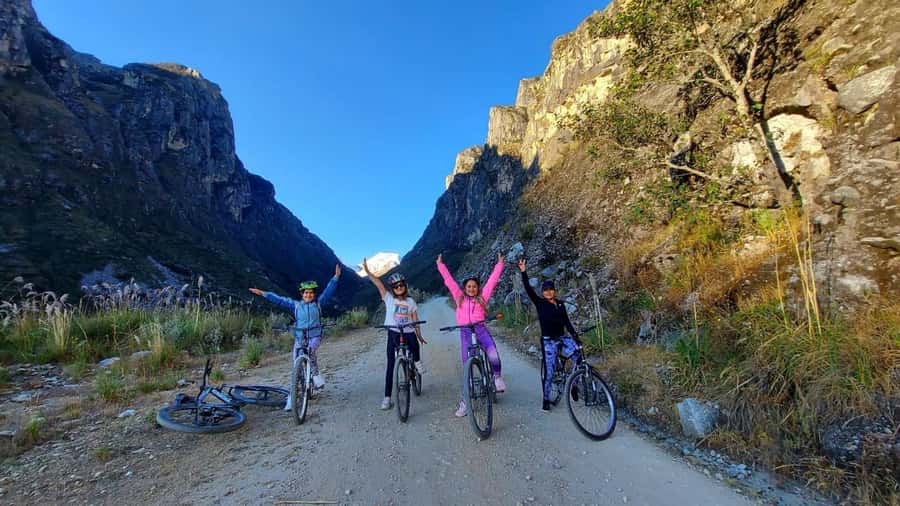 Huaraz: Bike tour | Mountain Biking in the Andes - From Huaraz to the high road above Wilcahuain