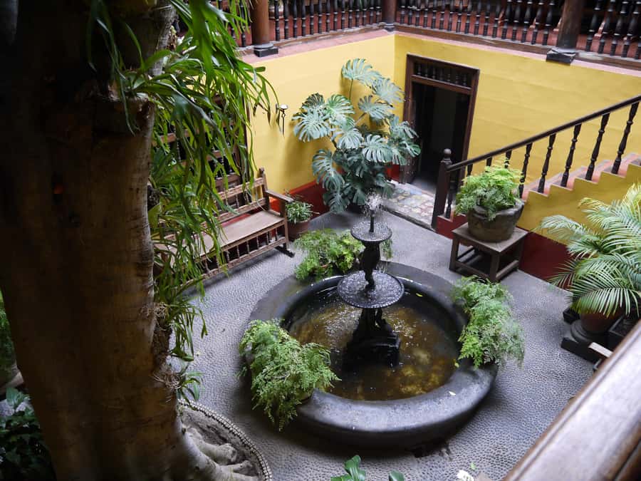 La casa de Aliaga, an alive colonial jewel at Lima center. - The family story behind the rooms