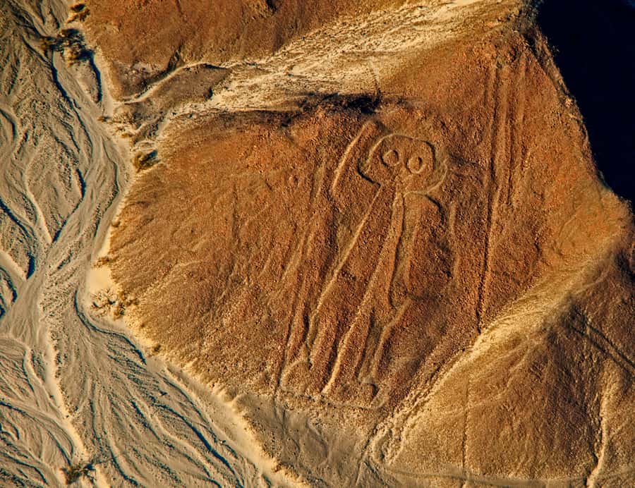 Lima: Ballestas Islands, Huacachina Oasis & Nazca Lines Tour - Lunch between the flight and the dunes