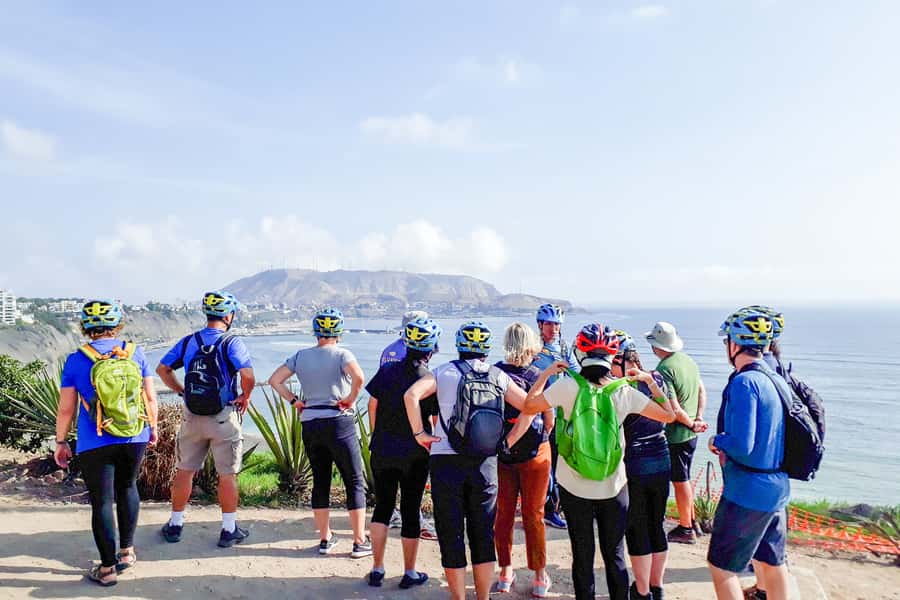 Lima Bike Tour: La Costa Verde & Jesus Statue in Chorrillos - Miraflores cliffs, Larcomar, and the Pacific air