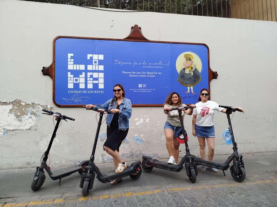 Lima Bike Tour: La Costa Verde & Jesus Statue in Chorrillos - Starting in Miraflores with a short safety briefing