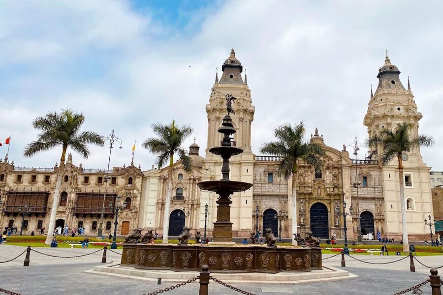 Lima: City Sightseeing Panoramic Bus Tour - Practical timing and meeting point advice