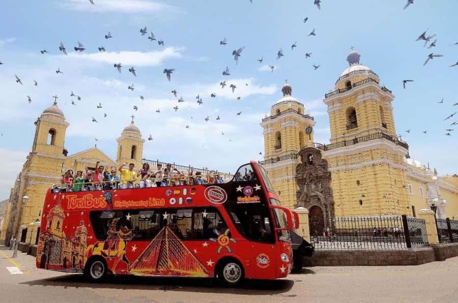Lima : City tour 360° Panoramic bus - Sightseeing Tour - San Isidro and the modern face of Lima