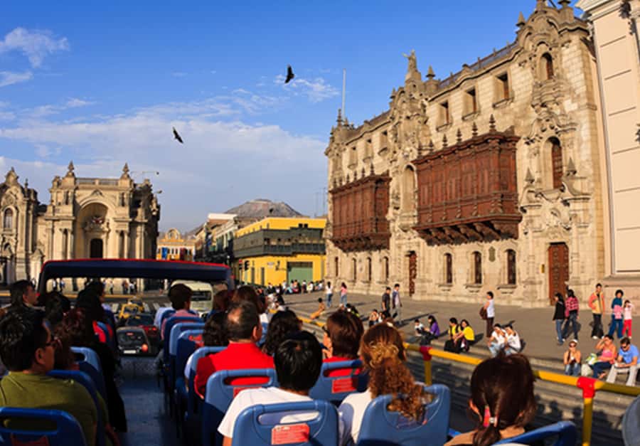Lima : City tour 360° Panoramic bus - Sightseeing Tour - Plaza Mayor and Lima’s seat of power
