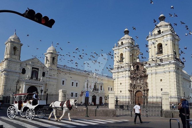 Lima City tour and Catacombs Museum (04 hours) Private Tour with guide in Lima - From Love Park to Huaca Pucllana in 30 minutes
