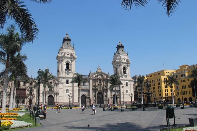 Lima City tour and Catacombs Museum (04 hours) Private Tour with guide in Lima - San Francisco church and catacombs: allow the full hour