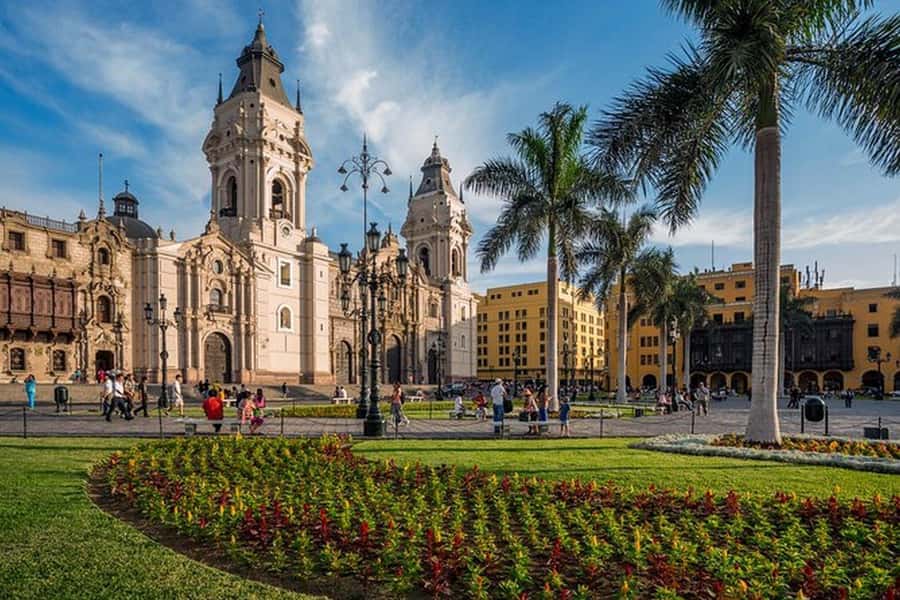 Lima : City Tour by Panoramic Bus - Walking & Catacombs - San Isidro and the Magic Water Circuit