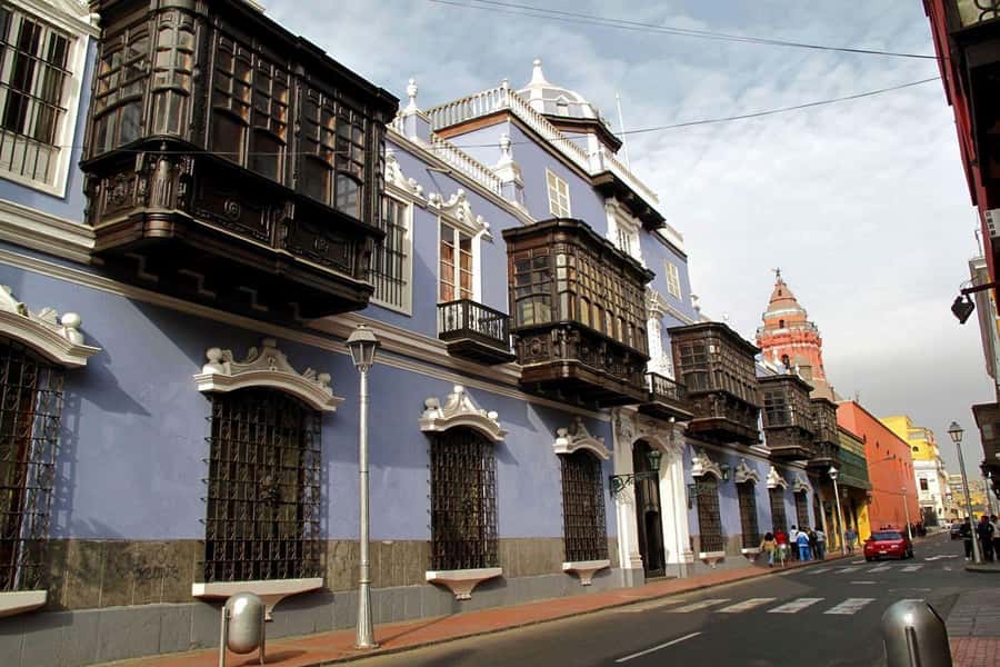 Lima : City Tour by Panoramic Bus - Walking & Catacombs - Plaza Mayor and the buildings around it