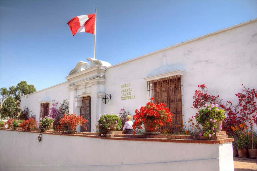 Lima: Half-Day Colonial Lima and Larco Museum Tour - Casa Aliaga: a colonial home with a personal story