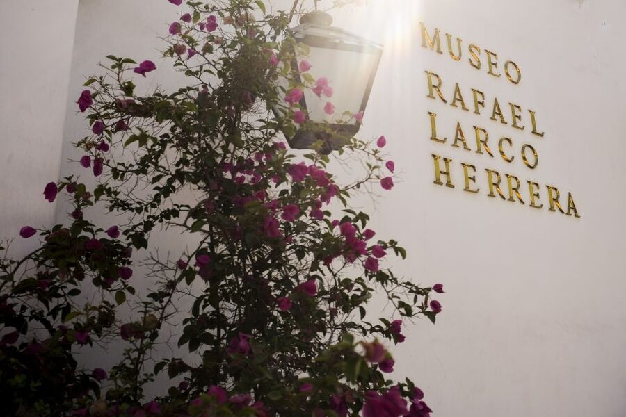 Lima: Half-Day Private Lima City Tour and Larco Museum - The Main Square and Lima Cathedral