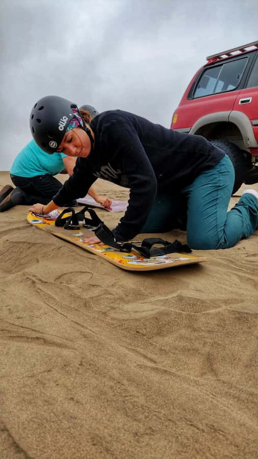 LIMA: HALF-DAY SANDBOARDING TOUR - Lessons begin on the easiest dunes