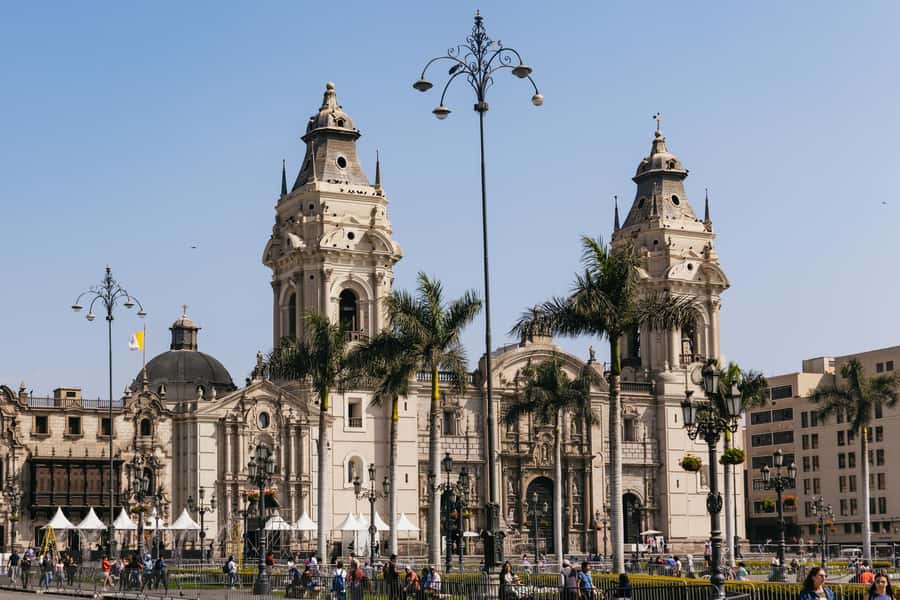 Lima: Historic Center Street Food, Market, and Eateries Tour - Mercado Central and the everyday side of Lima