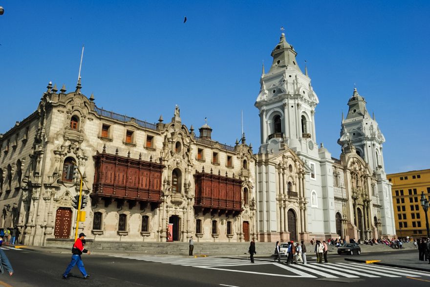 Lima: Historic Downtown, Miraflores & Catacombs Private Tour - The financial district on the way to old Lima