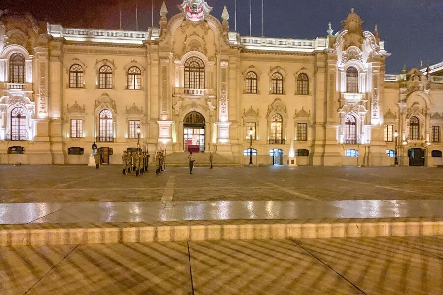 Lima: Lights, Pisco, and Fun Night Tour and Pisco Tasting - The traffic question you should take seriously