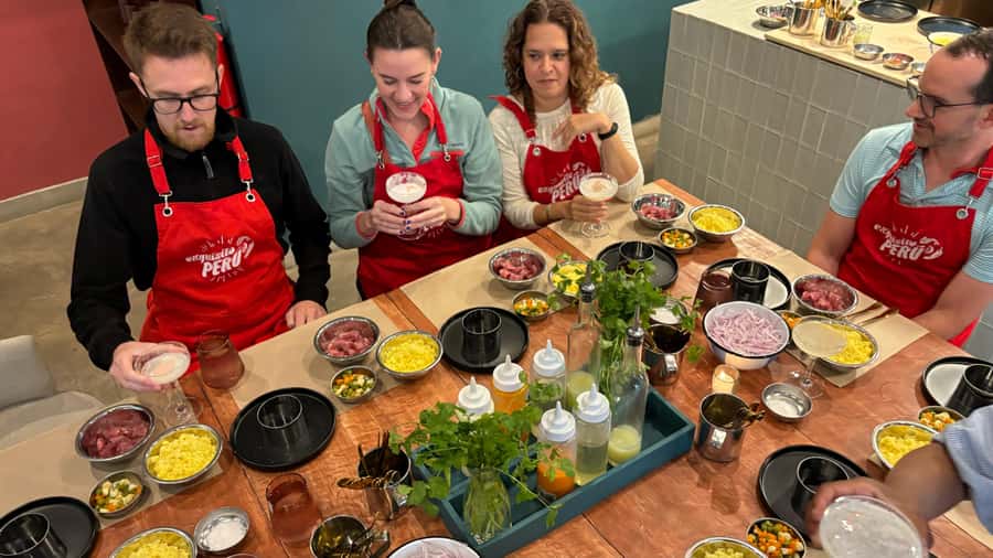 Lima: Market Tour and Cooking Class with Pisco Sour - Key points at a glance