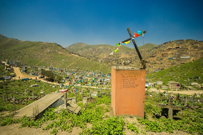 Lima Off the Beaten Path: Local Communities and Cultural Immersion - Cementerio de Nueva Esperanza: a cemetery on the city’s edge