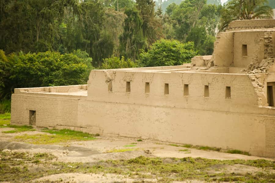 Lima: Pachacamac Ruins & Barranco Half-Day Guided Tour - The van ride is part of the calculation