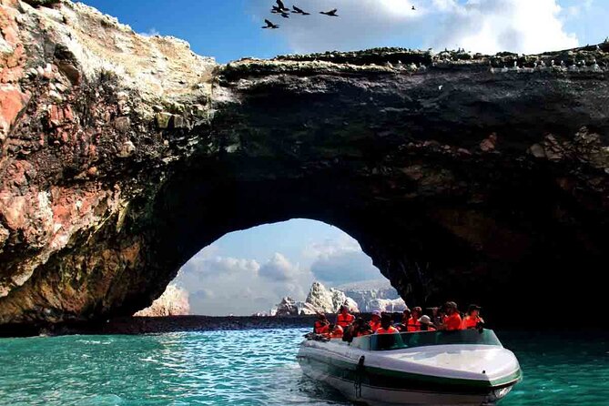 Lima : Paracas & Huacachina- Day to Islas Ballestas & Sandboard - Guides, language, and group organization