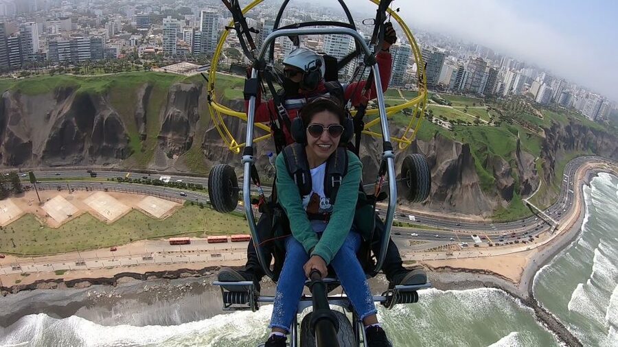 Lima: Paragliding Flight Over Costa Verde Districts - Why Lima looks different from the Costa Verde