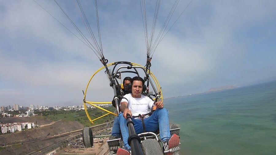Lima: Paragliding Flight Over Costa Verde Districts - Miraflores and the most familiar Lima views