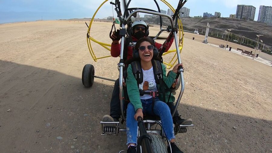 Lima: Paragliding Flight Over Costa Verde Districts - The HD video and what to expect afterward