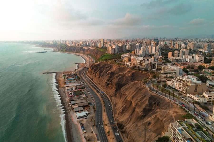 Lima: Private Custom Walking Tour With A Local Guide - Why a private walk helps in sprawling Lima