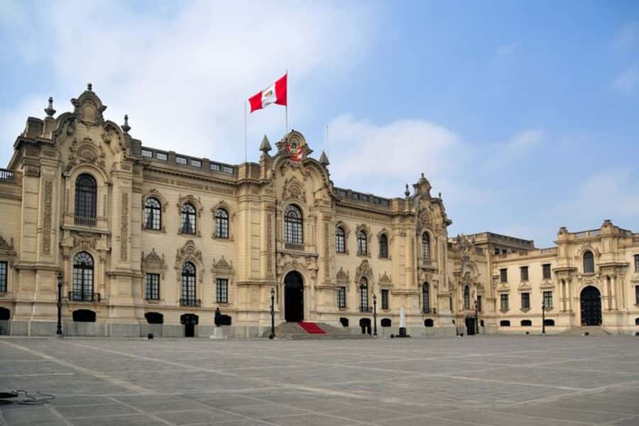 Lima: Private Custom Walking Tour With A Local Guide - The guides and the style of service