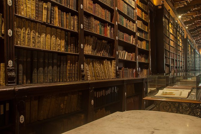 Lima's Vibrant Heritage: Exploring the City's Landmarks Half-day - Lima Cathedral and the tomb of Pizarro