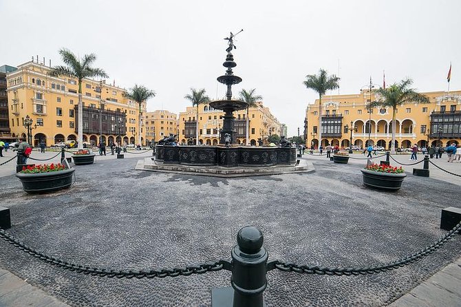 Lima's Vibrant Heritage: Exploring the City's Landmarks Half-day - What the guide adds to the experience