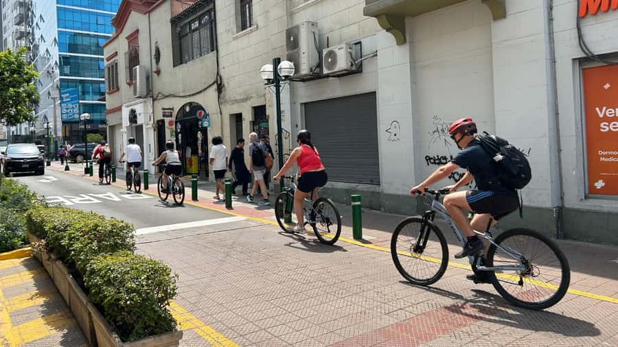 Lima: Sightseeing Bike Tour with Food and Drink Tastings - Key points at a glance