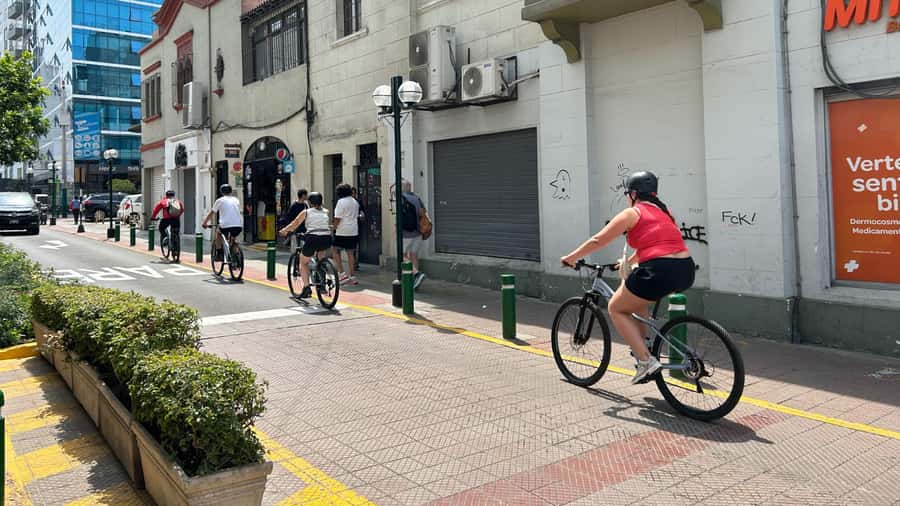 Lima: Sightseeing Bike Tour with Food and Drink Tastings - BuenaVista Cafe and the first savory bites