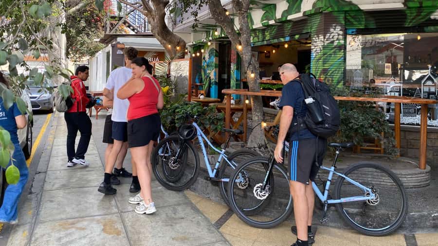 Lima: Sightseeing Bike Tour with Food and Drink Tastings - Surquillo Market and local fruit