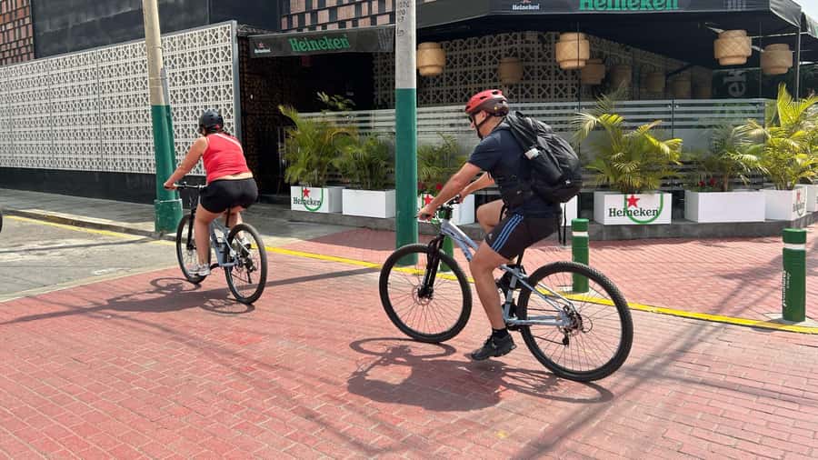 Lima: Sightseeing Bike Tour with Food and Drink Tastings - Maraparte and the final ceviche